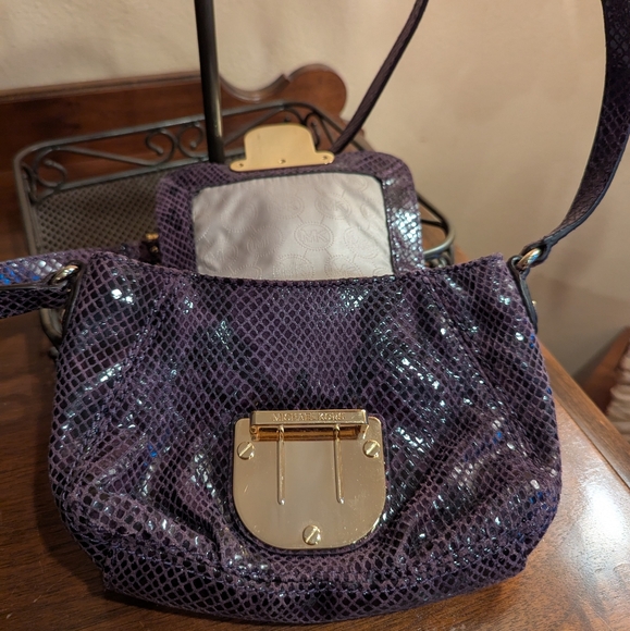 Michael Kors purple 💜 leather snakeskin print crossbody - Picture 15 of 15
